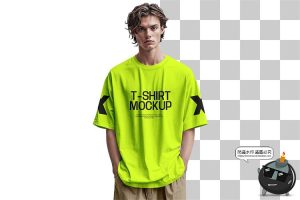 男款圆领短袖T恤衫模特上身效果品牌logo标识贴图PSD模板样机素材-设计猿